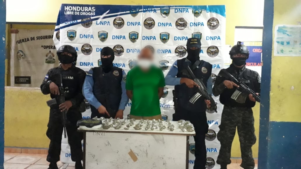 En allanamiento detienen a presunto distribuidor de drogas en Sabá
