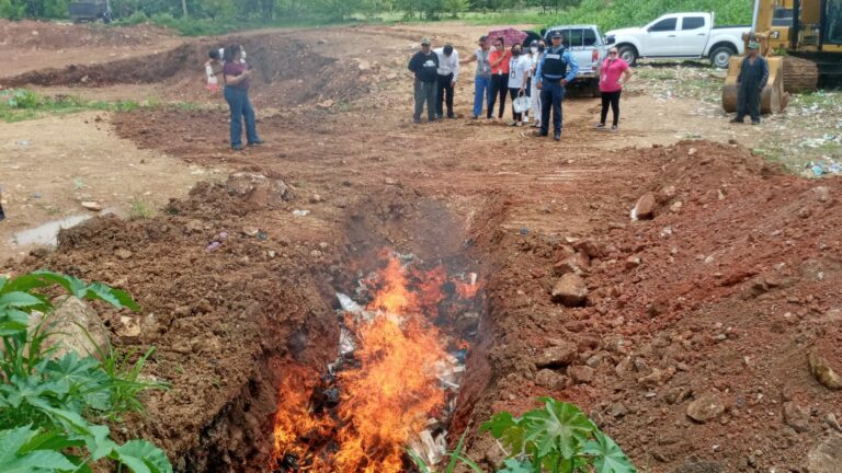 Incineran más de 200 libras de droga decomisada en varios casos en Comayagua