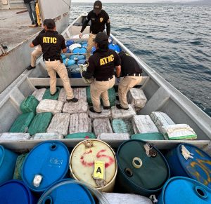 MP incauta casi tres toneladas de supuesta cocaína en acciones conjuntas con la Fuerza Naval