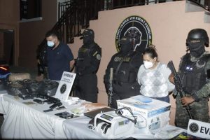 Más de 20 años de cárcel contra cabecilla de la MS-13 y su pareja, capturados en exclusiva zona residencial de la capital