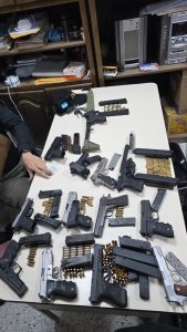 MP decomisó fuerte arsenal tras allanamientos en Olancho y se presenta requerimiento fiscal por depósito de las 36 armas