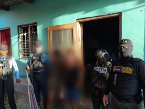 FESCCO coordina allanamiento y captura a dos mujeres por supuesto tráfico de drogas en La Ceiba