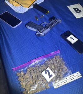 En operativos, ATIC captura a una pareja en un centro de almacenamiento y distribución de drogas, armas y municiones